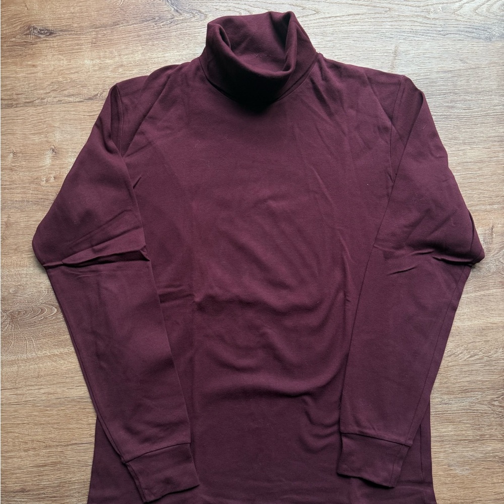 Uniqlo Men's Maroon Turtleneck shirt